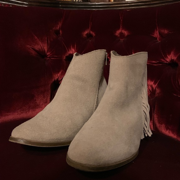 White suede ankle boots. - Picture 2 of 4